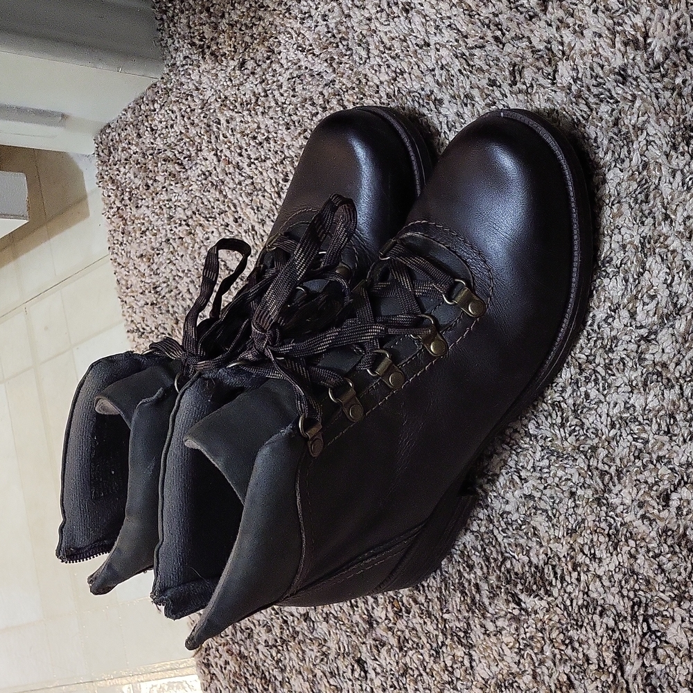 EUC Earth Origins Booties